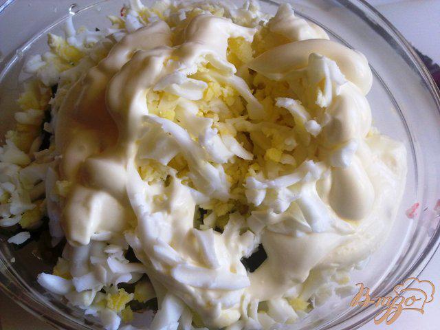 Фото приготовление рецепта: Нежный крабовый салатик. шаг №5