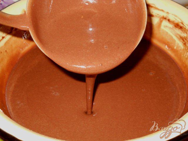 Фото приготовление рецепта: Шоколадные блины с ягодным соусом шаг №5