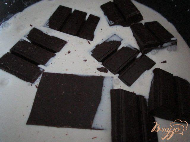 Фото приготовление рецепта: Шоколадный тарт с грушами шаг №4