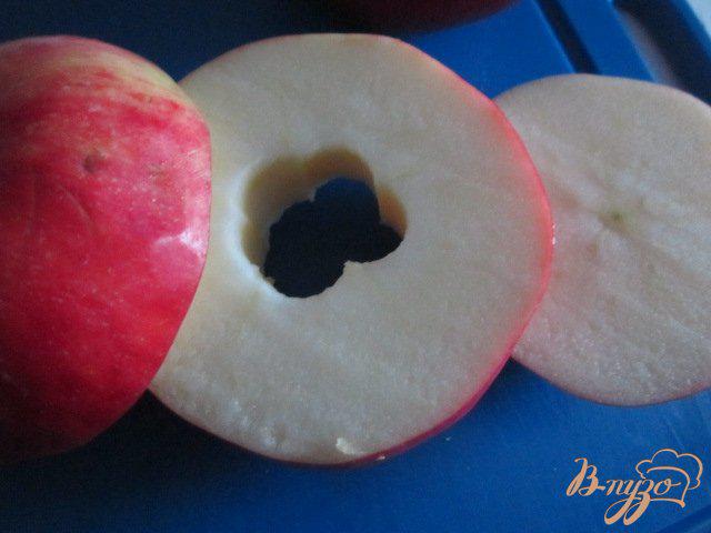 Фото приготовление рецепта: Яблоки с сыром шаг №1