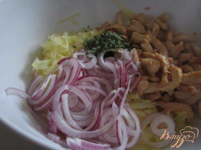Фото приготовление рецепта: Картофельный салат с курятиной шаг №3