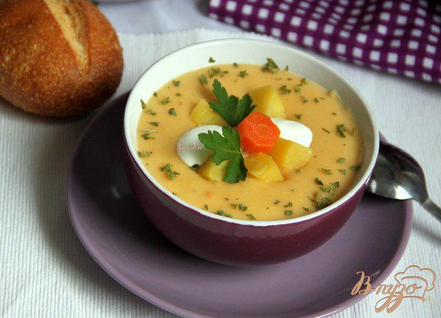 Фото приготовление рецепта: Бархатный крем-суп из картофеля и сельдерея с сыром шаг №9