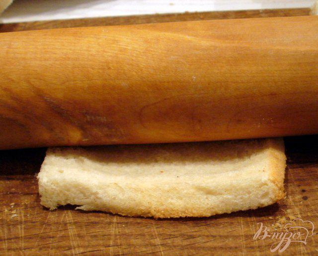 Фото приготовление рецепта: Пирожки из тостерного хлеба шаг №2