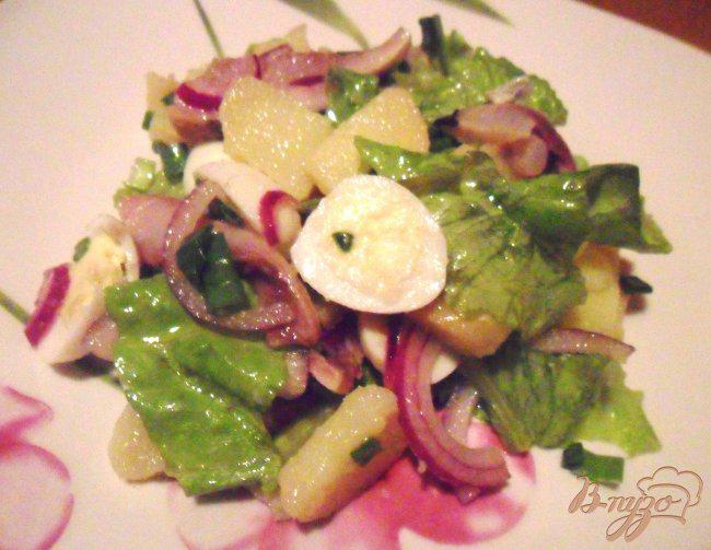 Фото приготовление рецепта: Салат из сельди, картофеля с перепелиными яйцами шаг №5