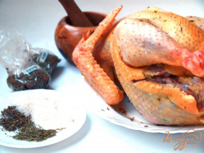 Фото приготовление рецепта: Запечённая курица в стиле «Zuni Cafe» шаг №3