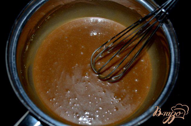 Фото приготовление рецепта: Яблочный кекс с морковью и  глазурью пралине шаг №6