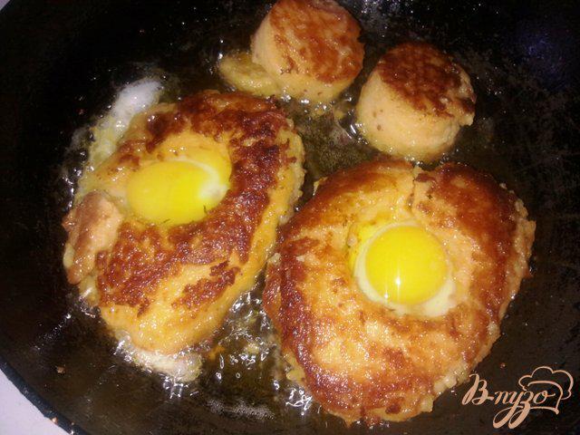 Фото приготовление рецепта: Завтрак из перепелиных яиц. шаг №4