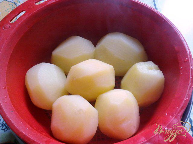 Фото приготовление рецепта: Картофель с чесноком. шаг №3