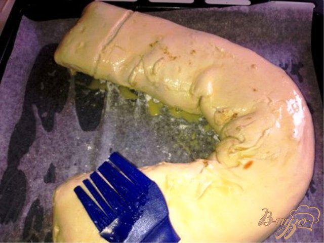 Фото приготовление рецепта: Слоеный пирог со шпинатом и сыром. шаг №5
