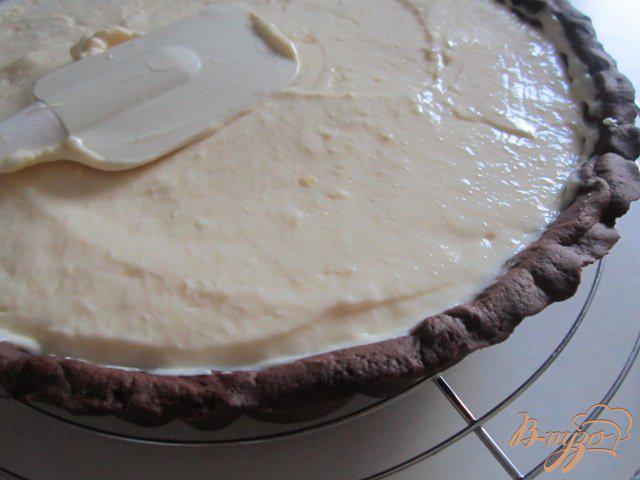 Фото приготовление рецепта: Шоколадный тарт с кремом из маскарпоне шаг №9