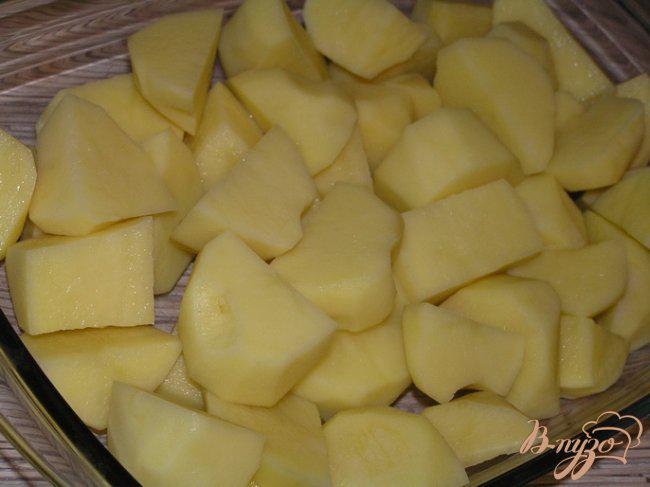 Фото приготовление рецепта: Запеченный картофель с чесноком и паприкой шаг №1