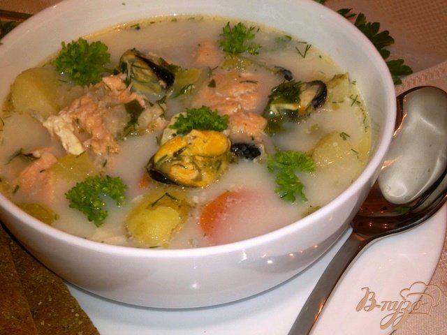 Фото приготовление рецепта: Сливочный рыбный суп с мидиями шаг №8