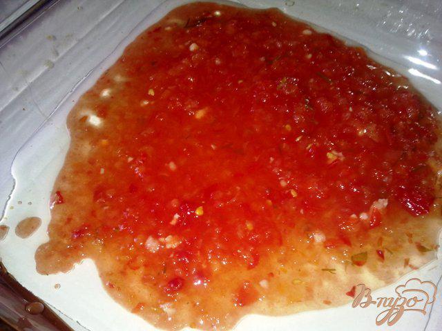 Фото приготовление рецепта: Скумбрия запеченная в томатном маринаде. шаг №3