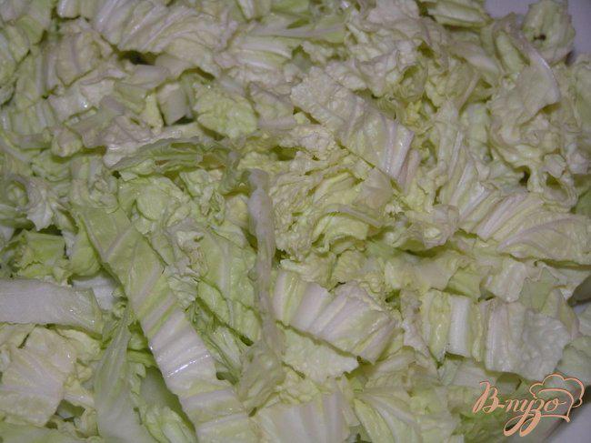 Фото приготовление рецепта: Салат из пекинской капусты и грейпфрута с горчичной заправкой шаг №1