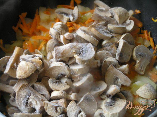 Фото приготовление рецепта: Чечевица с грибами шаг №2