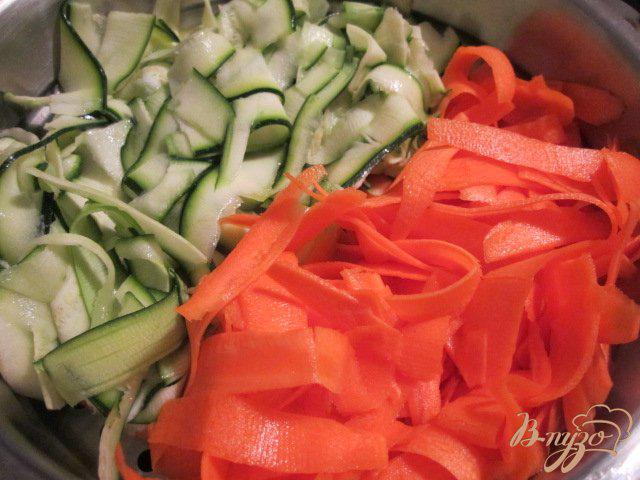 Фото приготовление рецепта: Филе скумбрии с овощной пастой на пару шаг №3