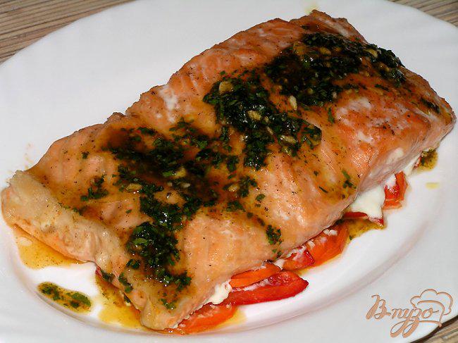 Фото приготовление рецепта: Семга на овощной подушке с пикатным соусом шаг №7
