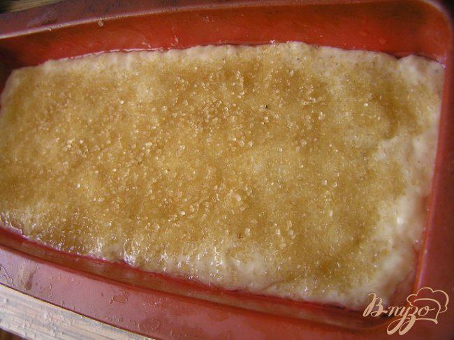 Фото приготовление рецепта: Десертный хлеб с карамельной корочкой шаг №4
