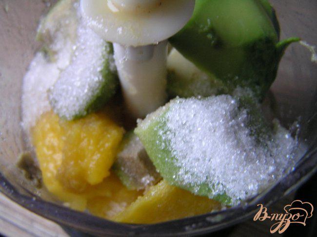 Фото приготовление рецепта: Крем-мусс «Авокадо и манго» шаг №1