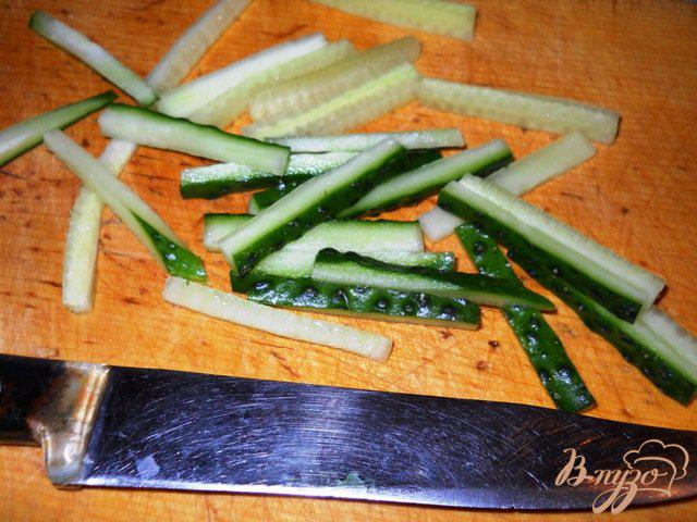Фото приготовление рецепта: Закусочные рулетики из лосося с овощами шаг №1