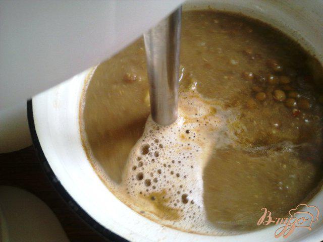Фото приготовление рецепта: Суп-пюре из чечевицы с крутонами. шаг №7
