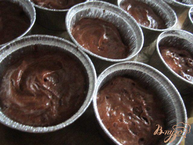 Фото приготовление рецепта: Шоколадное пирожное «Moelleux au choсolat» шаг №5