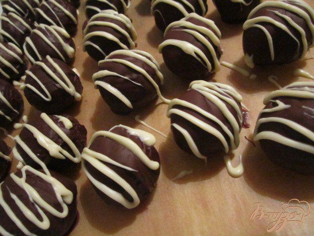 Фото приготовление рецепта: Кокосовые конфеты в шоколаде шаг №6