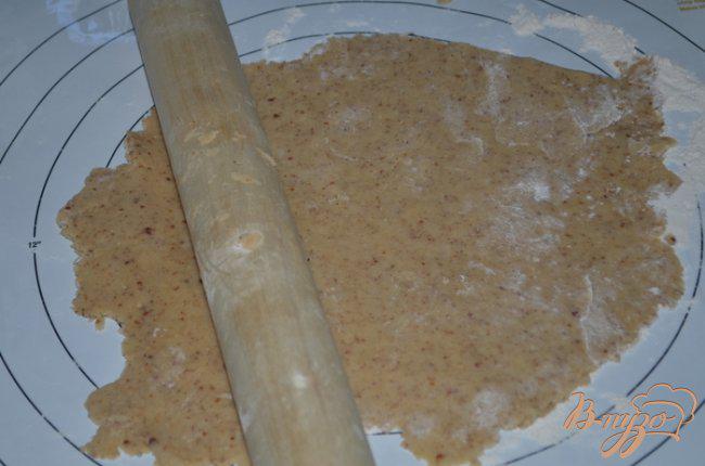 Фото приготовление рецепта: Печенье «Линзер» с малиновым джемом шаг №5