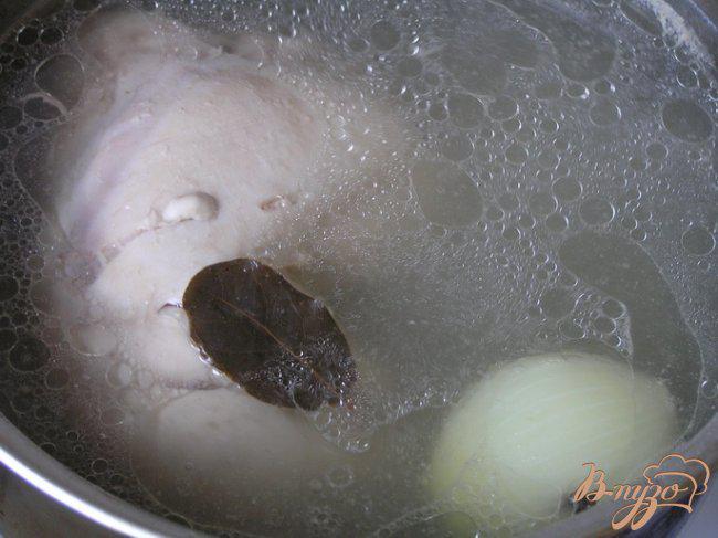 Фото приготовление рецепта: Куриный суп с брюссельской капустой шаг №1