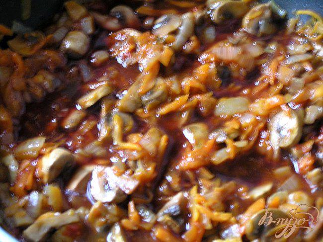 Фото приготовление рецепта: Жаркое из грибов на сале шаг №6