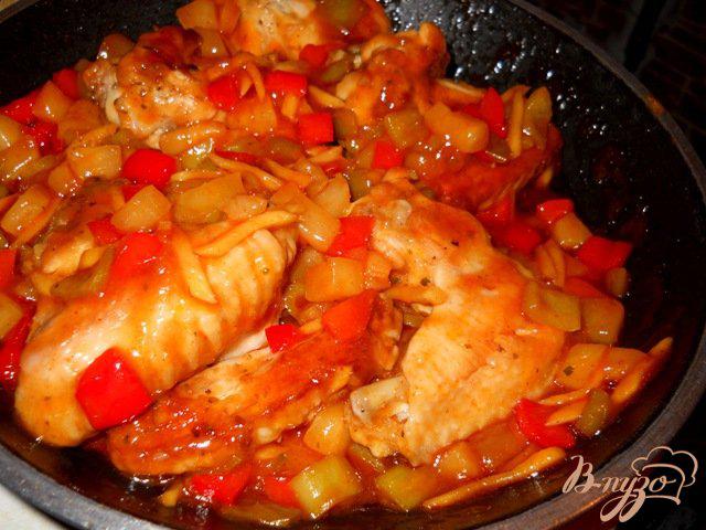 Фото приготовление рецепта: Курица в кисло-сладком соусе шаг №8