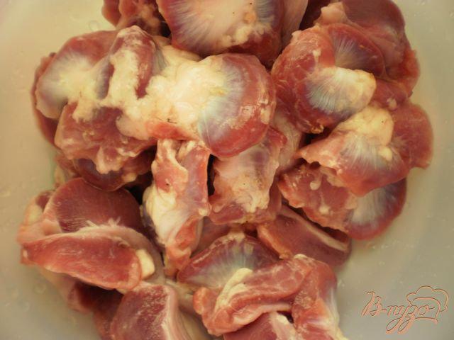 Фото приготовление рецепта: Тушеные куриные желудки шаг №1