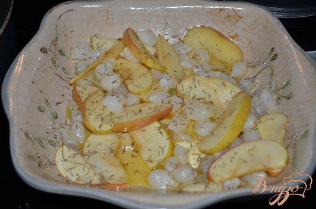 Фото приготовление рецепта: Свиные отбивные с яблоками и луком шаг №1
