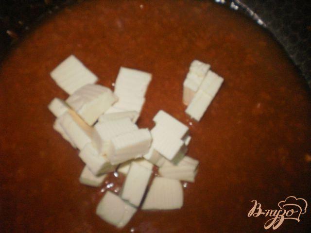Фото приготовление рецепта: Мини-фрикадельки в томатно-сырном соусе шаг №6