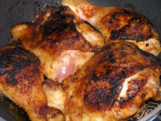 Фото приготовление рецепта: Пряная курица, тушеная в пиве шаг №3