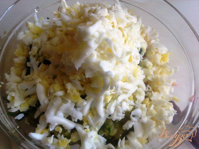 Фото приготовление рецепта: Салат из фасоли и тунца. шаг №5