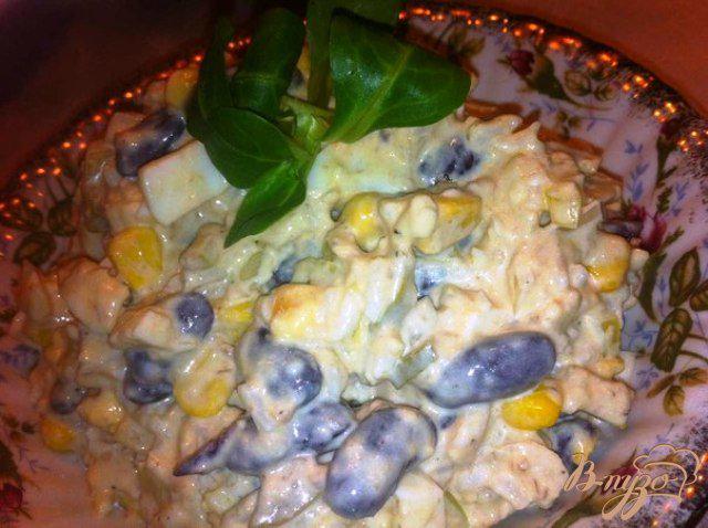 Фото приготовление рецепта: Салат из фасоли и тунца. шаг №7