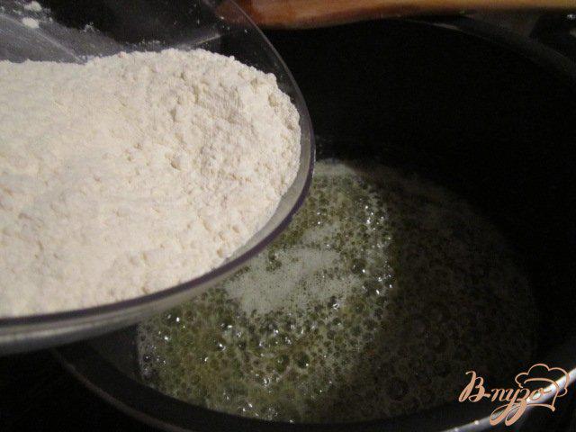 Фото приготовление рецепта: Запеканка под соусом «Бешамель» шаг №4