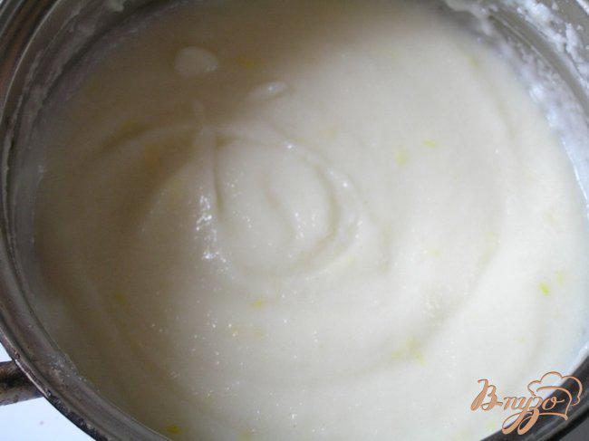Фото приготовление рецепта: Смородиновый торт с кокосовым кремом шаг №9