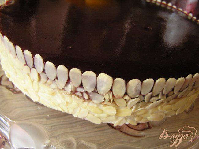 Фото приготовление рецепта: Смородиновый торт с кокосовым кремом шаг №16