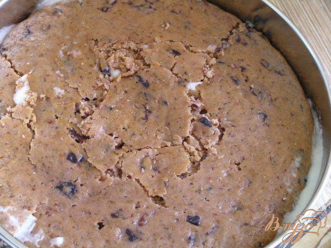 Фото приготовление рецепта: Смородиновый торт с кокосовым кремом шаг №12