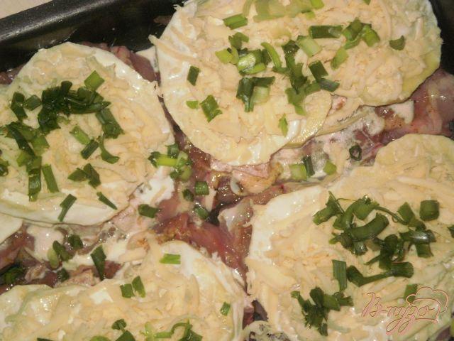 Фото приготовление рецепта: Мясо запеченное в духовке с картофелем шаг №8