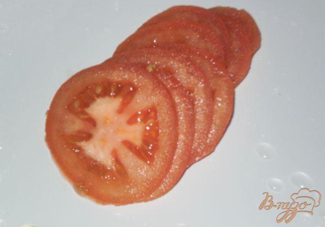 Фото приготовление рецепта: Картофель запеченный в духовке с помидорами шаг №3