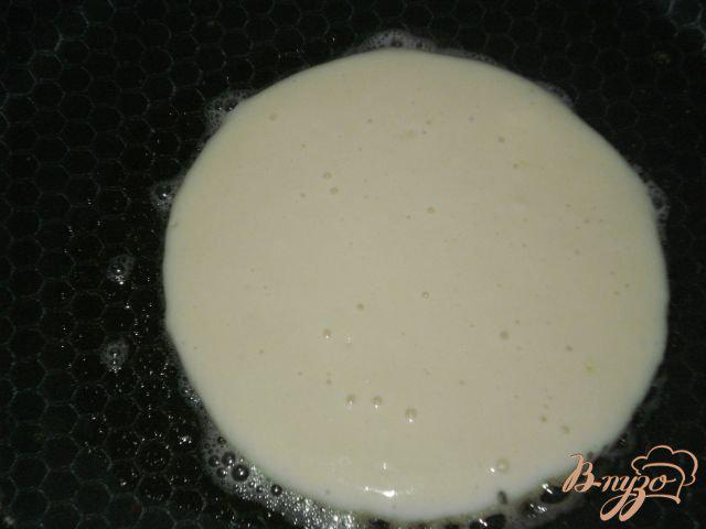 Фото приготовление рецепта: Пышные оладушки на йогурте шаг №4