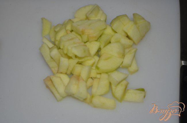 Фото приготовление рецепта: Яблочные маффины шаг №3