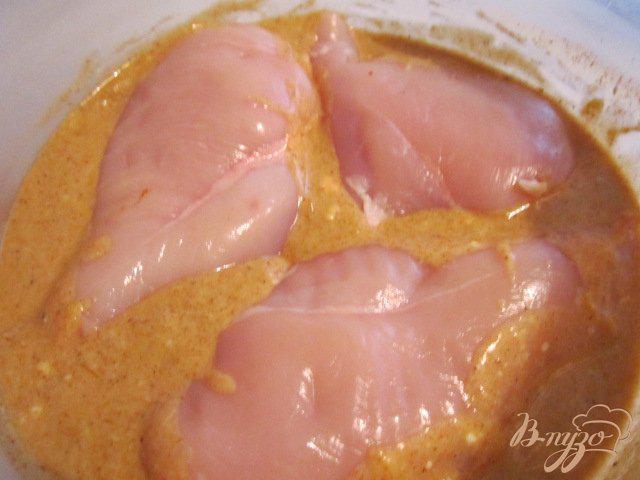 Фото приготовление рецепта: Куриные грудки «Тандори» шаг №3