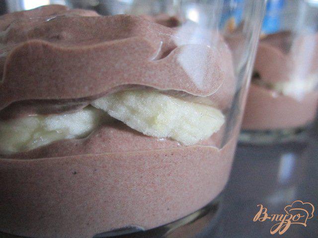 Фото приготовление рецепта: Шоколадный крем с бананами и карамельной крошкой шаг №5