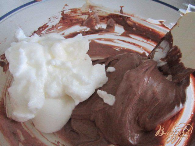 Фото приготовление рецепта: Шоколадный крем с бананами и карамельной крошкой шаг №3