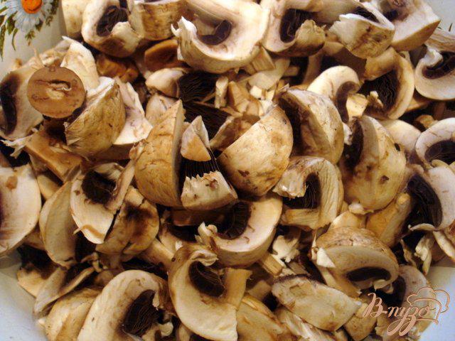Фото приготовление рецепта: Фасоль с грибами в соусе шаг №2
