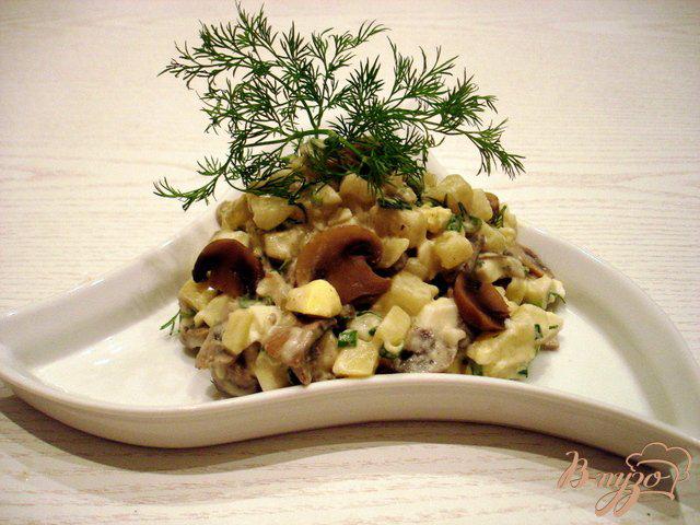 Фото приготовление рецепта: Картофельный салат с грибами шаг №6